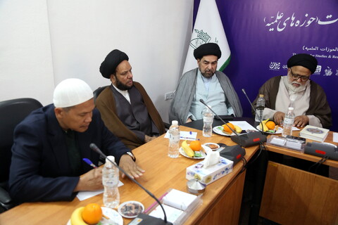 هم اندیشی  شرکت کنندگان در همایش بین المللی یکصدمین سالگشت بازتاسیس حوزه علمیه قم با مرکز مطالعات و پاسخگویی به شبهات