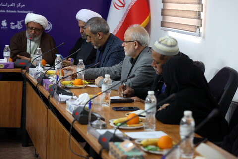 هم اندیشی  شرکت کنندگان در همایش بین المللی یکصدمین سالگشت بازتاسیس حوزه علمیه قم با مرکز مطالعات و پاسخگویی به شبهات