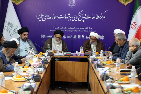 هم اندیشی  شرکت کنندگان در همایش بین المللی یکصدمین سالگشت بازتاسیس حوزه علمیه قم با مرکز مطالعات و پاسخگویی به شبهات