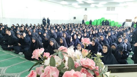 تصاویر/ حضور کاروان زیر سایه خورشیددر مدارس ،بیمارستان هاوخانواده شهدای کاشان