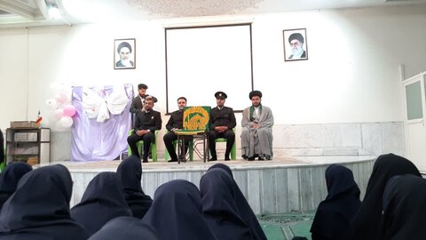 تصاویر/ حضور کاروان زیر سایه خورشیددر مدارس ،بیمارستان هاوخانواده شهدای کاشان