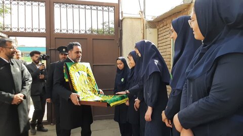 تصاویر/ حضور کاروان زیر سایه خورشیددر مدارس ،بیمارستان هاوخانواده شهدای کاشان