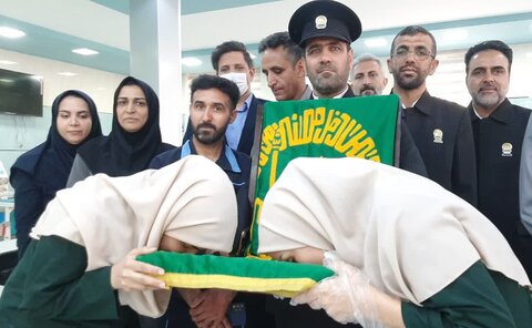 تصاویر/ حضور کاروان زیر سایه خورشیددر مدارس ،بیمارستان هاوخانواده شهدای کاشان