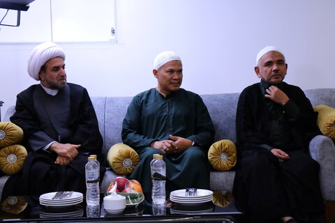 تصاویر/ دیدار مهمانان بین‌المللی همایش یکصدمین سالگشت بازتأسیس حوزه علمیه قم با آیت‌الله شب زنده دار