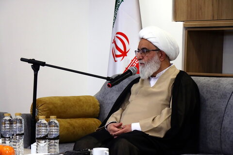 تصاویر/ دیدار مهمانان بین‌المللی همایش یکصدمین سالگشت بازتأسیس حوزه علمیه قم با آیت‌الله شب زنده دار