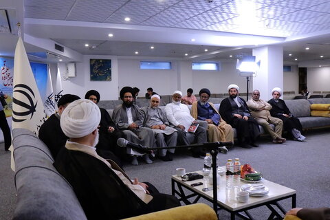 تصاویر/ دیدار مهمانان بین‌المللی همایش یکصدمین سالگشت بازتأسیس حوزه علمیه قم با آیت‌الله شب زنده دار