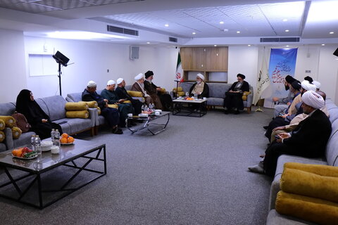 تصاویر/ دیدار مهمانان بین‌المللی همایش یکصدمین سالگشت بازتأسیس حوزه علمیه قم با آیت‌الله شب زنده دار