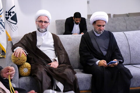 تصاویر/ دیدار مهمانان بین‌المللی همایش یکصدمین سالگشت بازتأسیس حوزه علمیه قم با آیت‌الله شب زنده دار