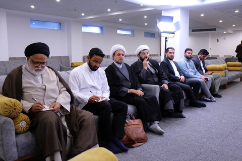 تصاویر/ دیدار مهمانان بین‌المللی همایش یکصدمین سالگشت بازتأسیس حوزه علمیه قم با آیت‌الله شب زنده دار