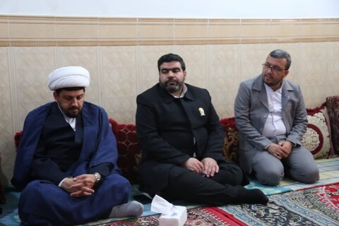 تصاویر/ حضور خدام رضوی در منزل شهید شاخص شهرستان جم