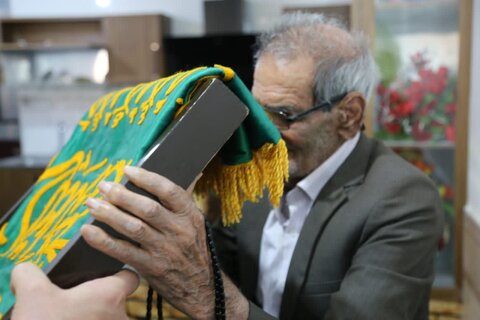 تصاویر/ حضور خدام رضوی در منزل شهید شاخص شهرستان جم