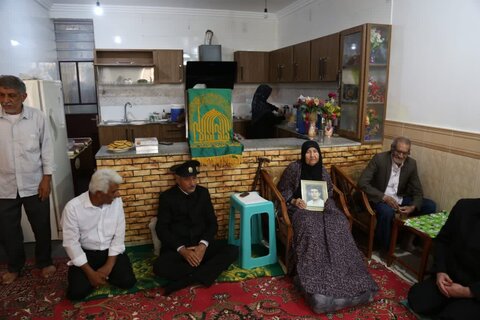 تصاویر/ حضور خدام رضوی در منزل شهید شاخص شهرستان جم