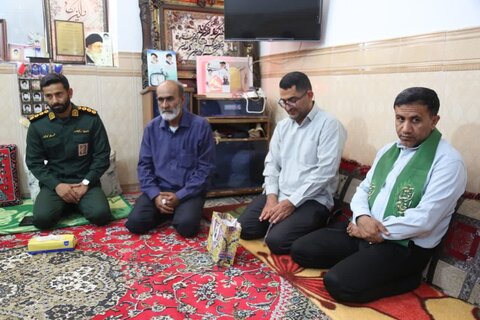 تصاویر/ حضور خدام رضوی در منزل شهید شاخص شهرستان جم