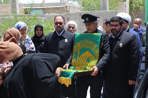 تصاویر/ خادمان رضوی در منزل اهداکننده عضو