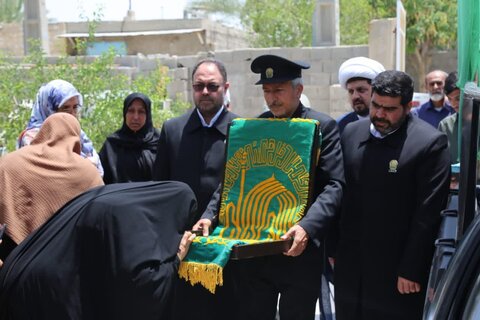 تصاویر/ خادمان رضوی در منزل اهداکننده عضو