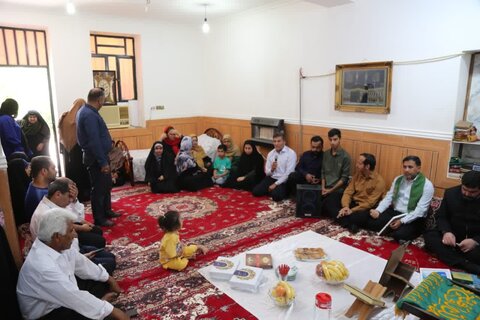 تصاویر/ خادمان رضوی در منزل اهداکننده عضو