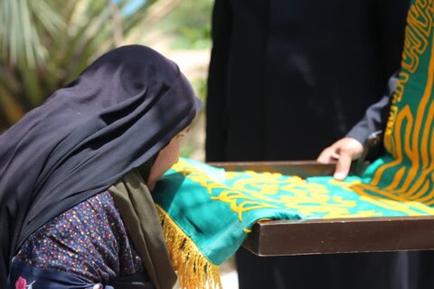 تصاویر/ خادمان رضوی در منزل اهداکننده عضو