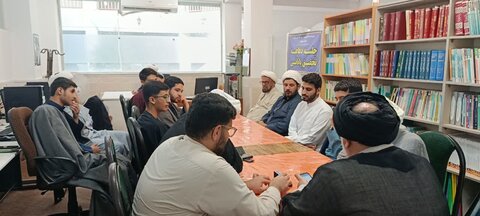 تصاویر/ نشست علمی پژوهشی شبهه‌شناسی در مدرسه علمیه امیرالمومنین(ع) آران و بیدگل