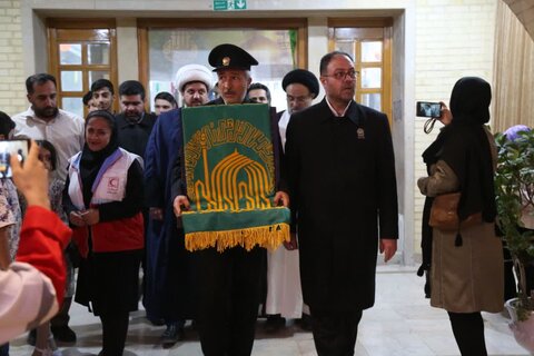 تصاویر/ خدام رضوی در جمع مردم جم