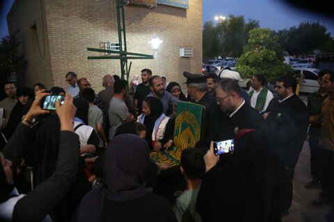 تصاویر/ خدام رضوی در جمع مردم جم