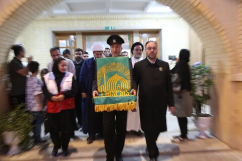 تصاویر/ خدام رضوی در جمع مردم جم