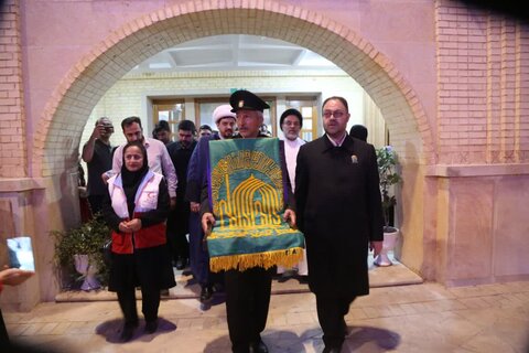 تصاویر/ خدام رضوی در جمع مردم جم