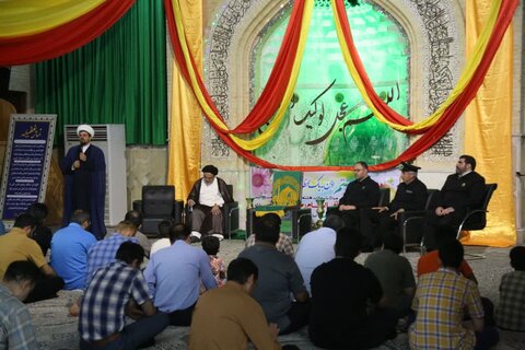 تصاویر/ خدام رضوی در جمع مردم جم