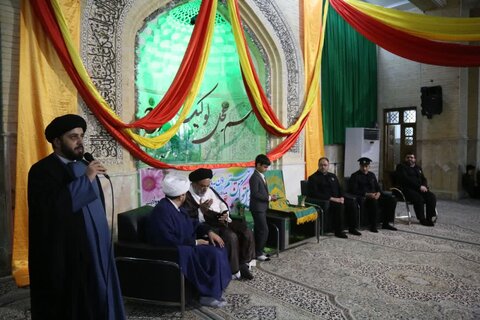 تصاویر/ خدام رضوی در جمع مردم جم