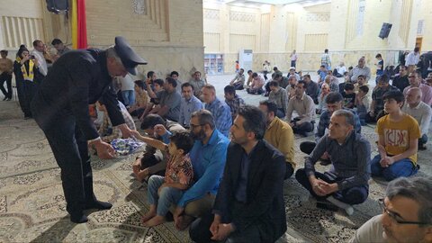 تصاویر/ خدام رضوی در جمع مردم جم