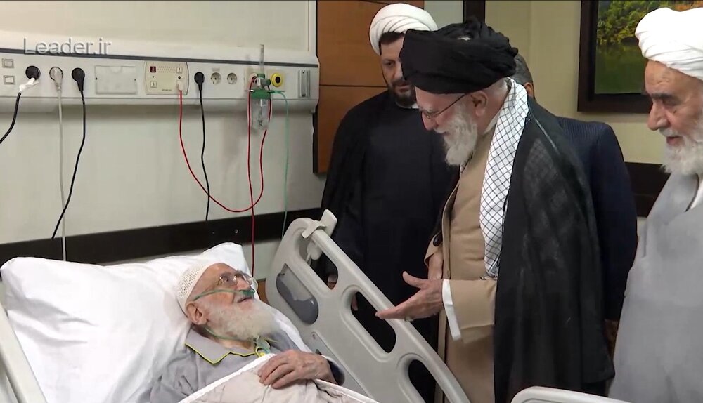 فیلم | عیادت رهبر معظم انقلاب از آیت‌الله العظمی نوری همدانی