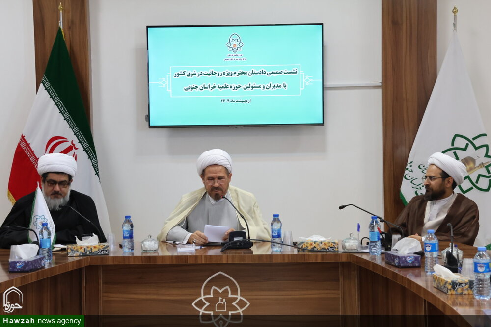حفظ جایگاه حوزه‌های علمیه و مسئولیت سنگین روحانیت در برابر جامعه