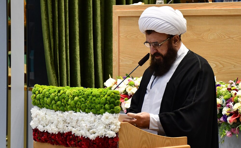 مشکلات کشور ناشی از عدم توجه به آرمان های انقلاب اسلامی است