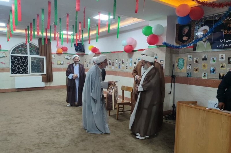 طلبه موفق کسی است که با مسائل روز جامعه آشنا باشد+ عکس