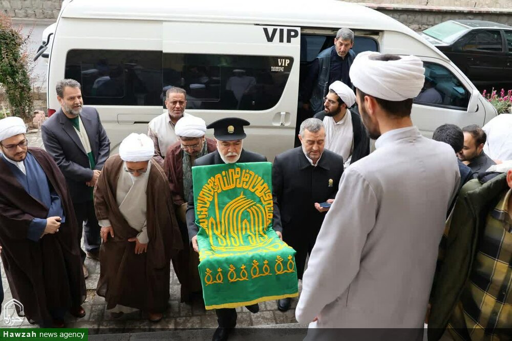 تصاویر/ حضور کاروان زیر سایه خورشید در حوزه علمیه و دفتر امام جمعه مرند