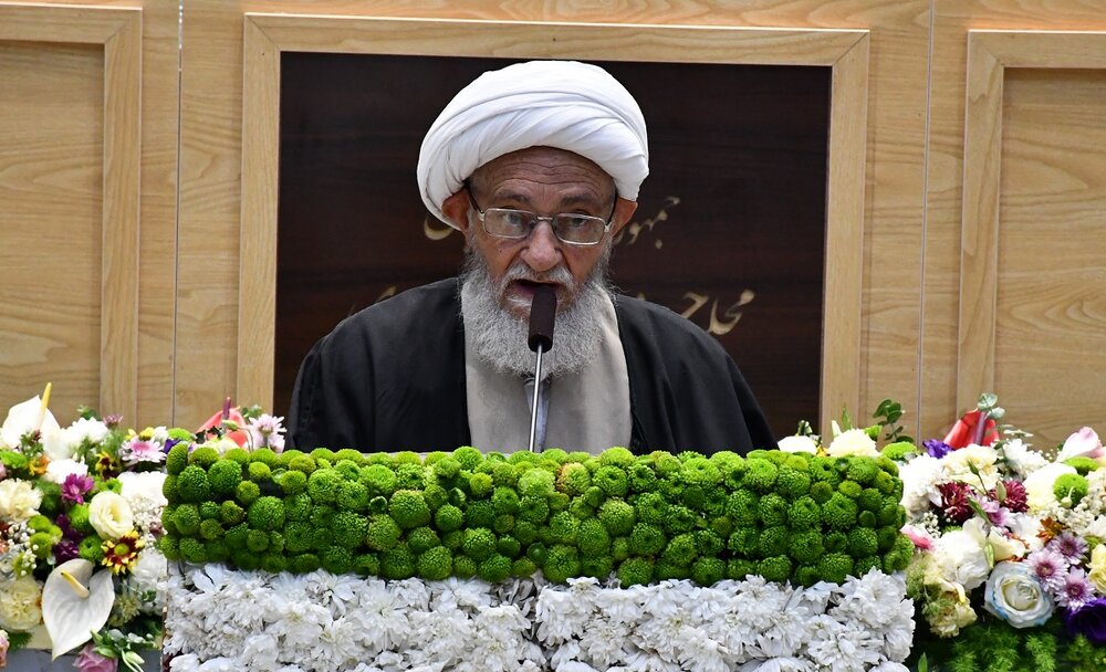 ولی فقیه با قبول این وظیفه، راه انبیاء را ادامه می دهد