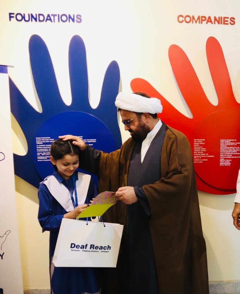 عصر حاضر میں دشمن عناصر چاروں طرف سے آزادی کے نام پر تعلیم پر حملہ آور ہیں