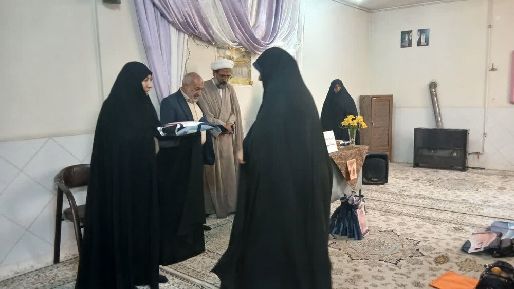 از موسسین موسسه آموزش عالی حوزوی ریحانه الرسول(س) ساوه  تقدیر شد+تصاویر