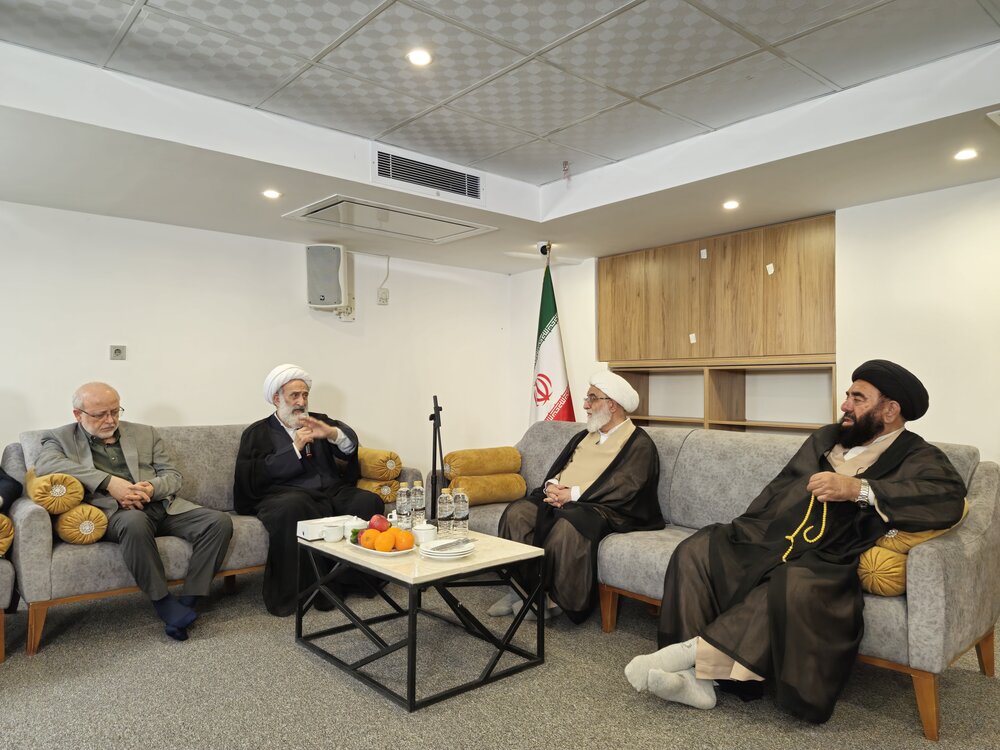 آثار و برکات حوزه‌ علمیه باعث بقای اسلام در دنیا شده است