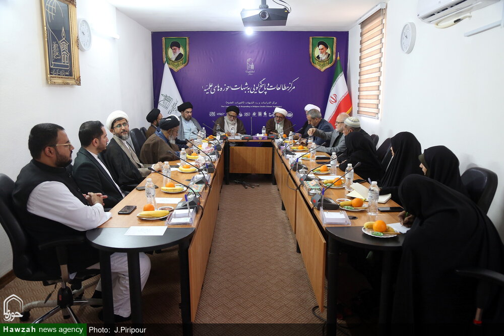 تصاویر/  هم اندیشی  شرکت کنندگان در همایش بین المللی یکصدمین سالگشت بازتاسیس حوزه علمیه قم با مرکز مطالعات و پاسخگویی به شبهات
