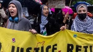 Pro-Palestinian protesters gather at the 2025 Met Gala in New York, condemning Israeli crimes in Gaza