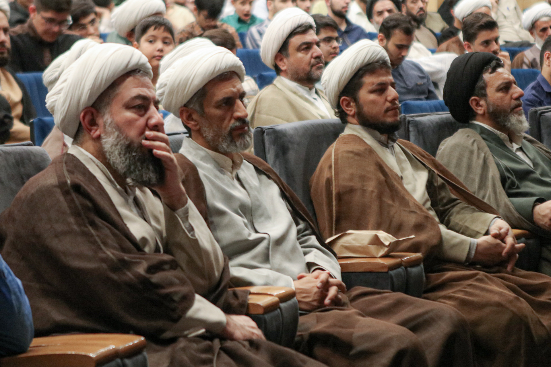 فیلم | اساتید و طلاب همدانی از وظایف روحانیت در صد سال آینده می‌گویند