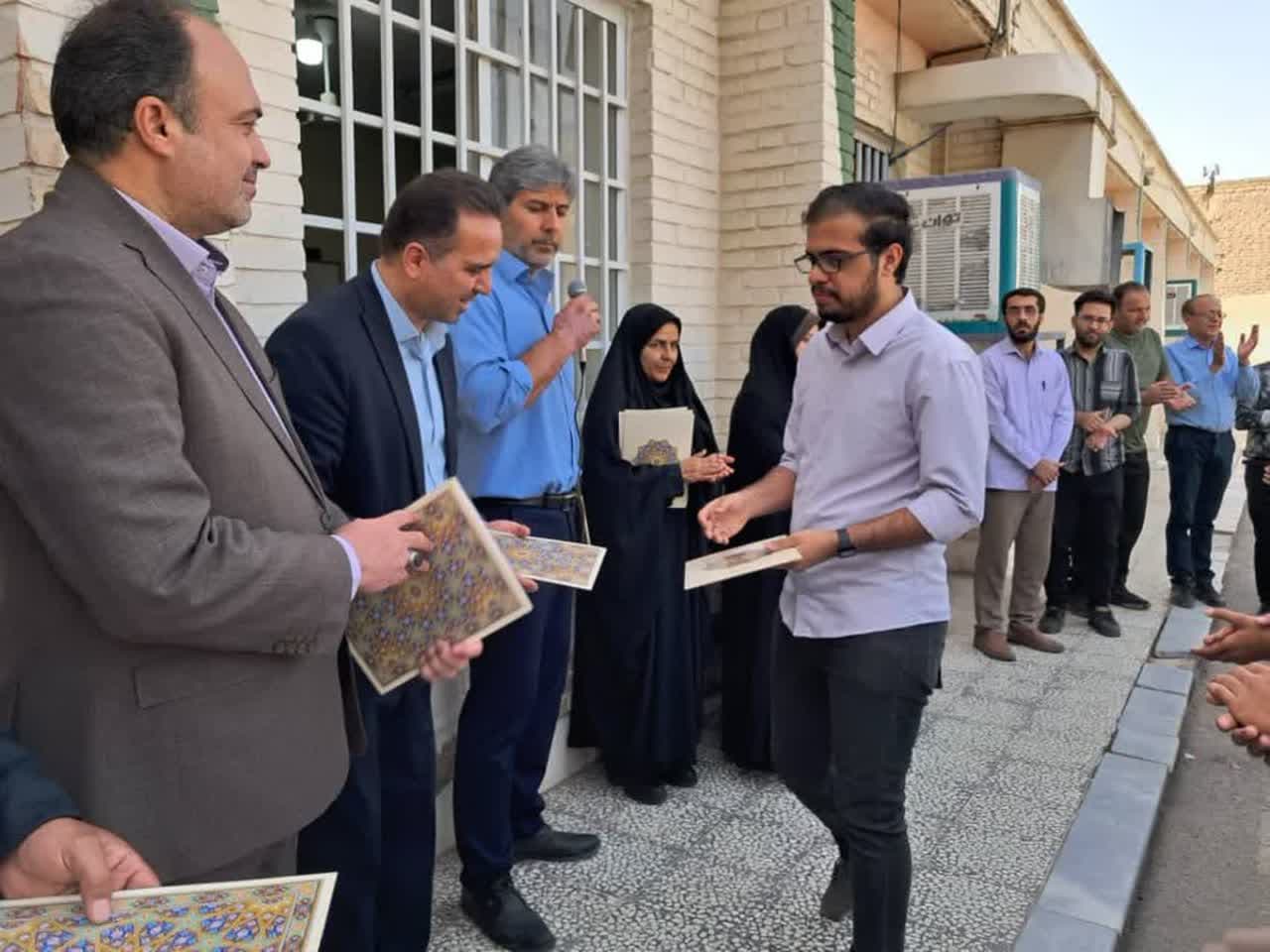 طنین «زنگ سپاس معلم» در مدارس لتحر کاشان