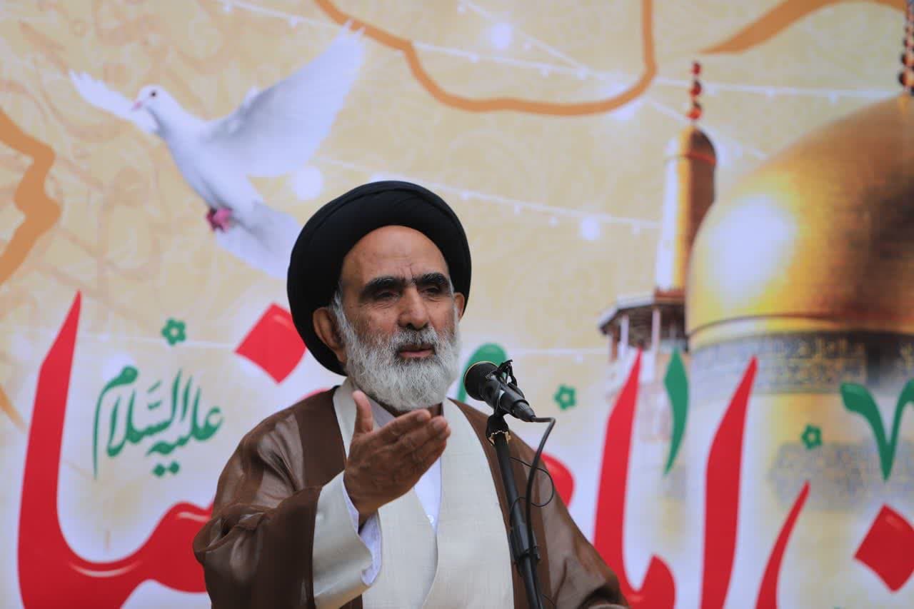 امام رضا (ع) الگوی اخلاق، علم و رفتار کریمانه است