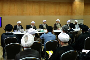 تصاویر / برگزاری کمیسیون اقتصاد و مدیریت در همایش یکصدمین سالگشت بازتأسیس حوزه علمیه قم