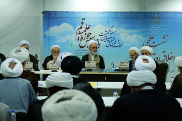 تصاویر / برگزاری کمیسیون اخلاق و تهذیب در همایش یکصدمین سالگشت بازتأسیس حوزه علمیه قم