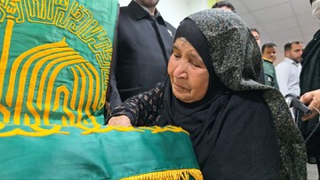 تصاویر/ عیادت خدام رضوی از بیماران در بیمارستان شهرستان دیر