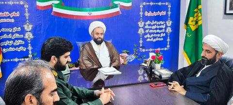 تصاویر/ تجلیل از امام جمعه سیراف