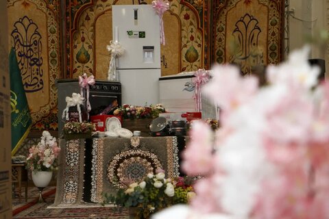 تصاویر| توزیع 20 سری جهیزیه نوعروسان در حرم مطهر شاهچراغ(ع)