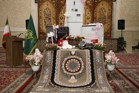 تصاویر| توزیع 20 سری جهیزیه نوعروسان در حرم مطهر شاهچراغ(ع)