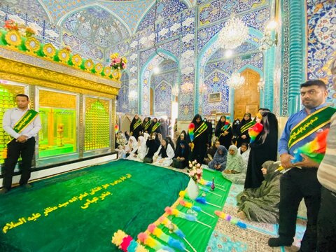 عطر افشانی امامزاده سیدمظفر(ع) بندرعباس  توسط خدام وپرچم متبرکه حرم رضوی
